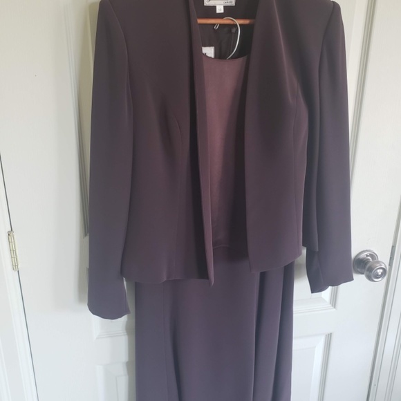 Mother of the Groom Dress and Shoes to Match! - Picture 4 of 16